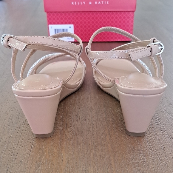 Kelly & Katie Sassy Wedge Sandal - Color: Nude - Size: 7 - Picture 6 of 10